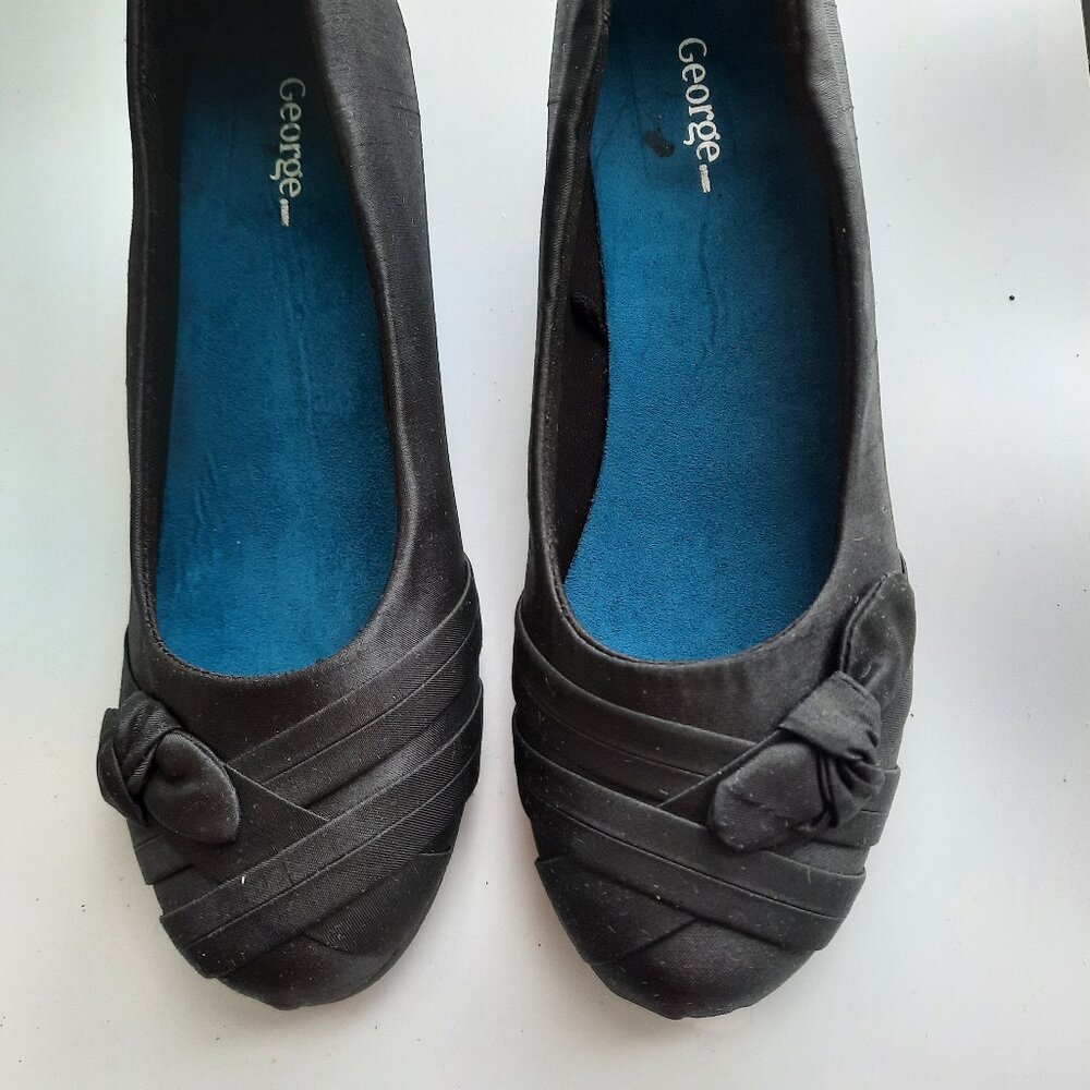 Brand New Pretty Black shoes for women